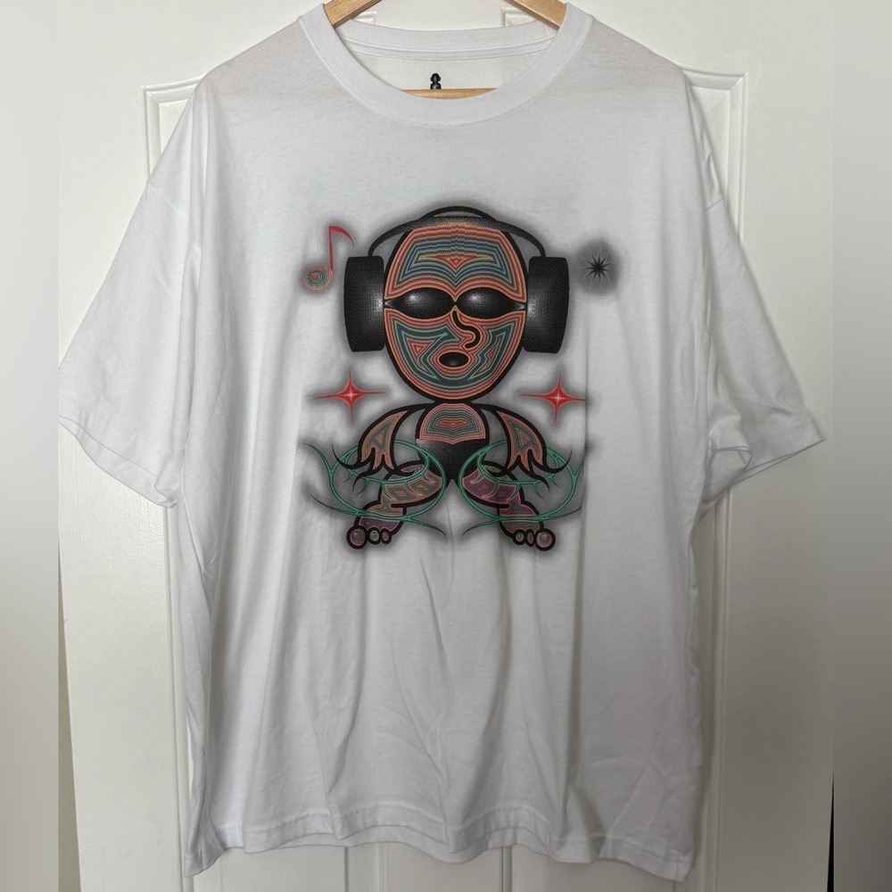 Bobby Radio XL Graphic Tee – Tribal Headphones Art Shirt, 9989 Airbrush Back - Picture 3 of 7